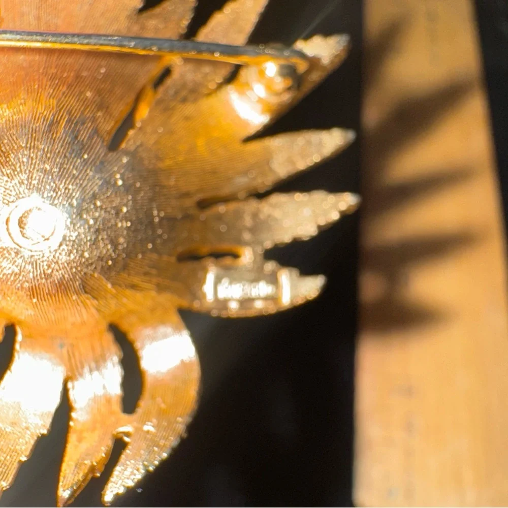 Napier Vintage Elegant Goldtone‎ Leaf Brooch textured/ matte
